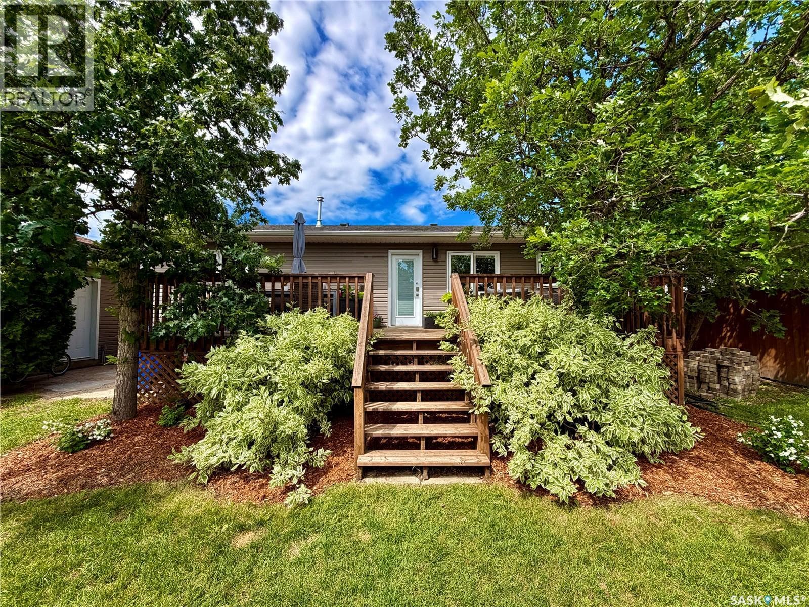 208 James STREET — photo 3
