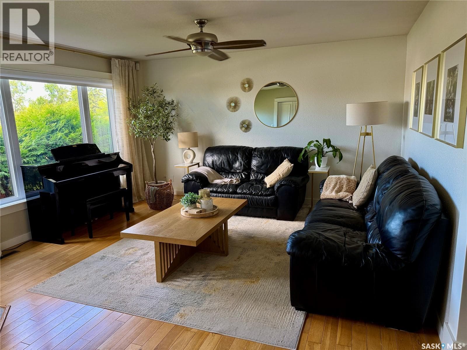 208 James STREET — photo 4
