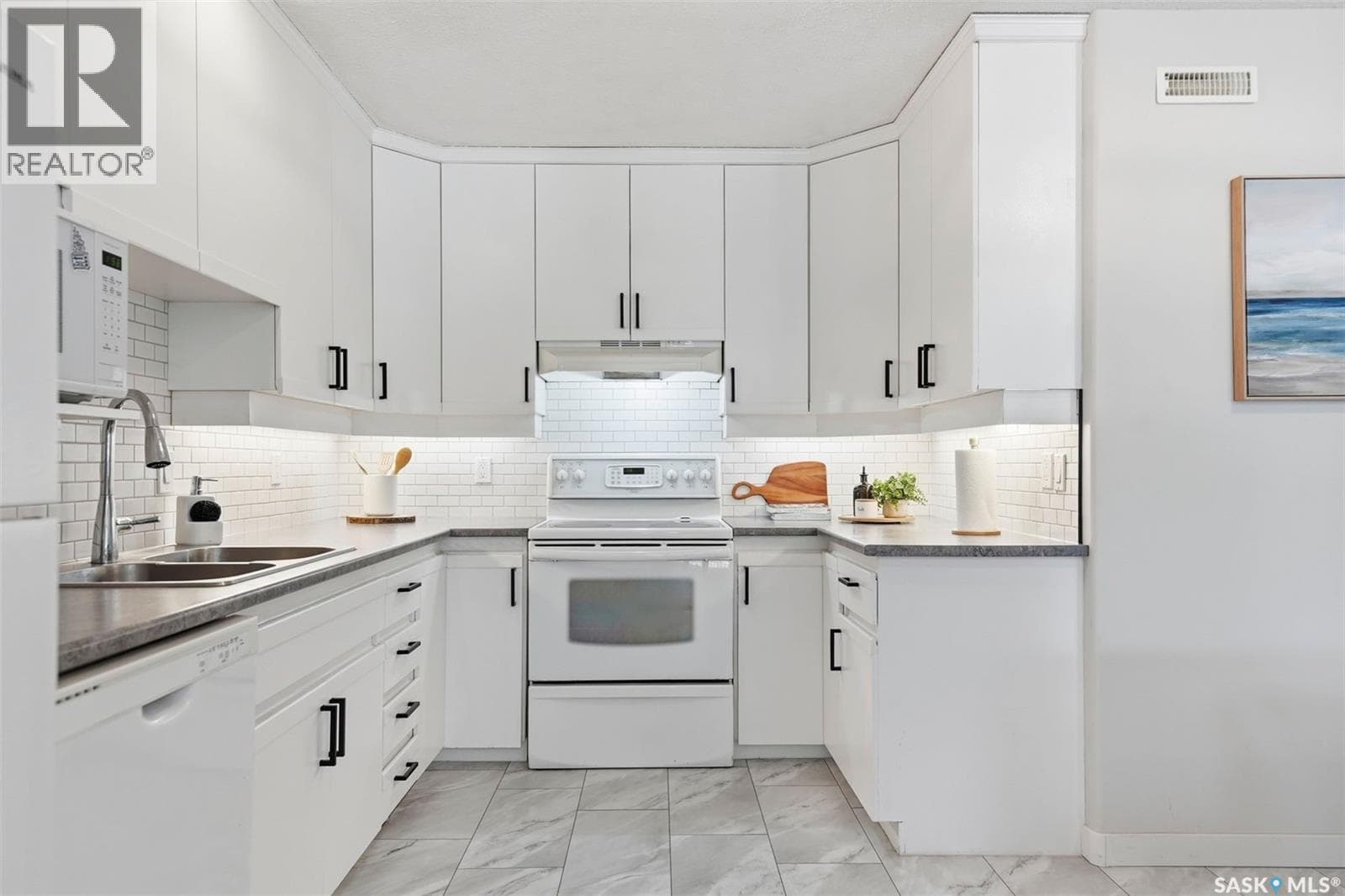3 bed 4 bath single family at 446 Perehudoff CRESCENT — $414,900 — photo 6