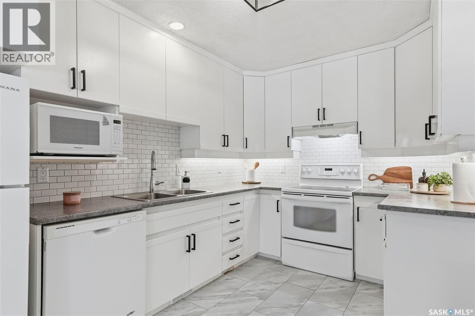 3 bed 4 bath single family at 446 Perehudoff CRESCENT — $414,900 — photo 7