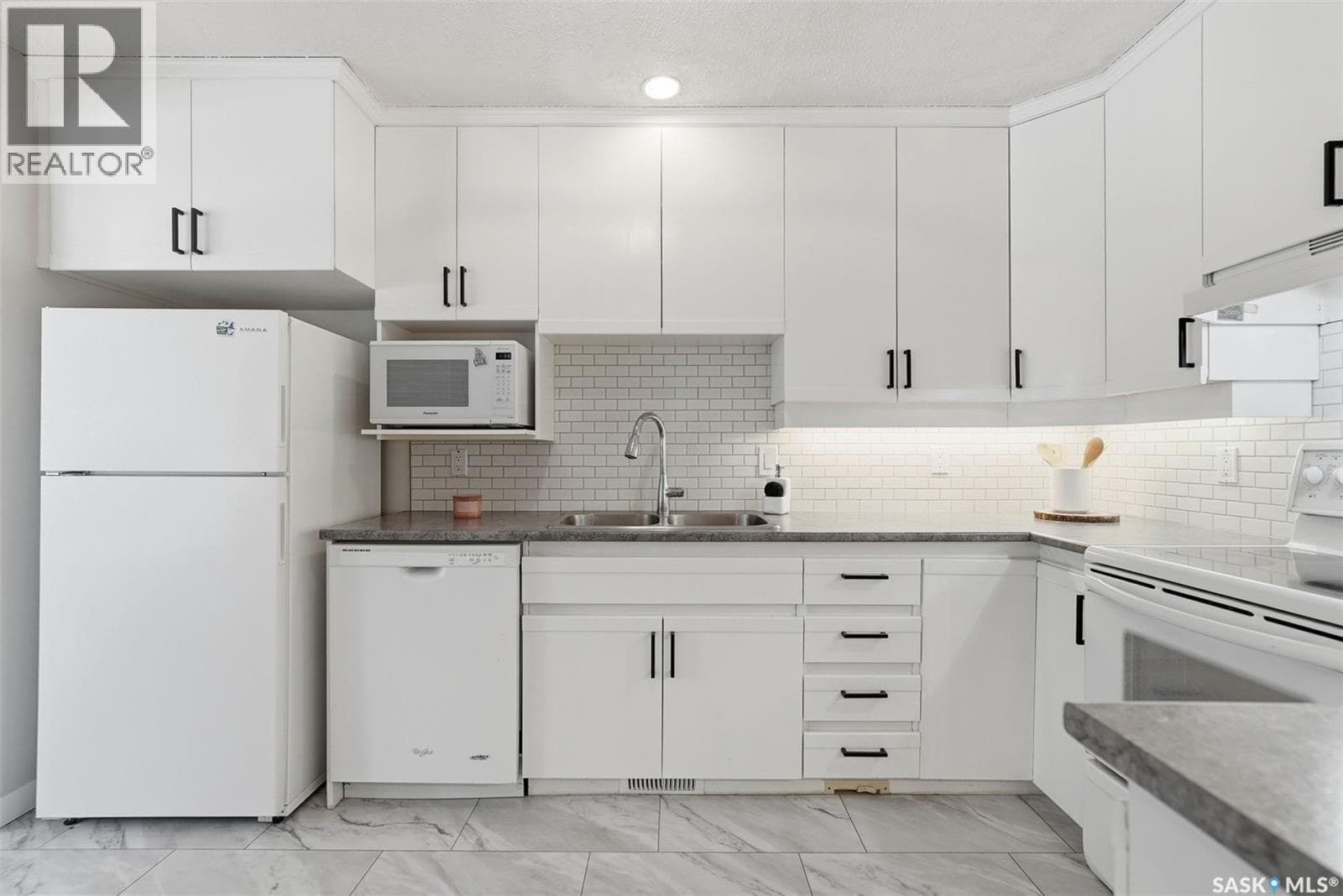 3 bed 4 bath single family at 446 Perehudoff CRESCENT — $414,900 — photo 8