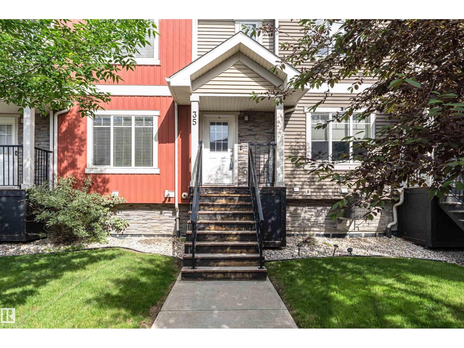 #35 675 Albany WY NW