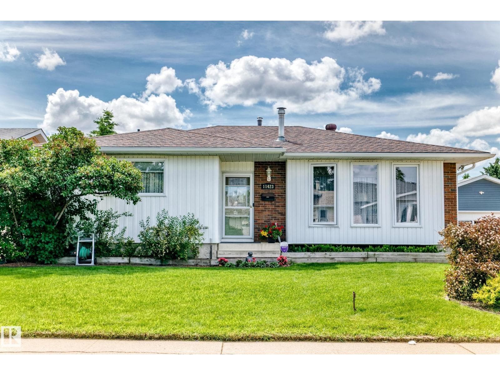 11423 161 AV NW