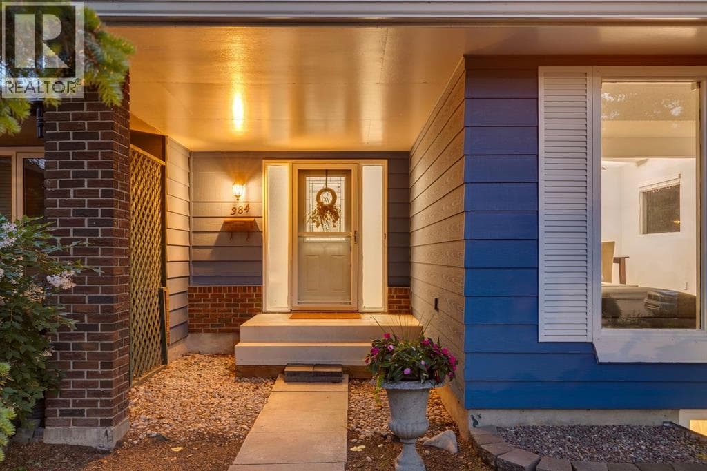 384 Midvalley Drive SE — photo 2