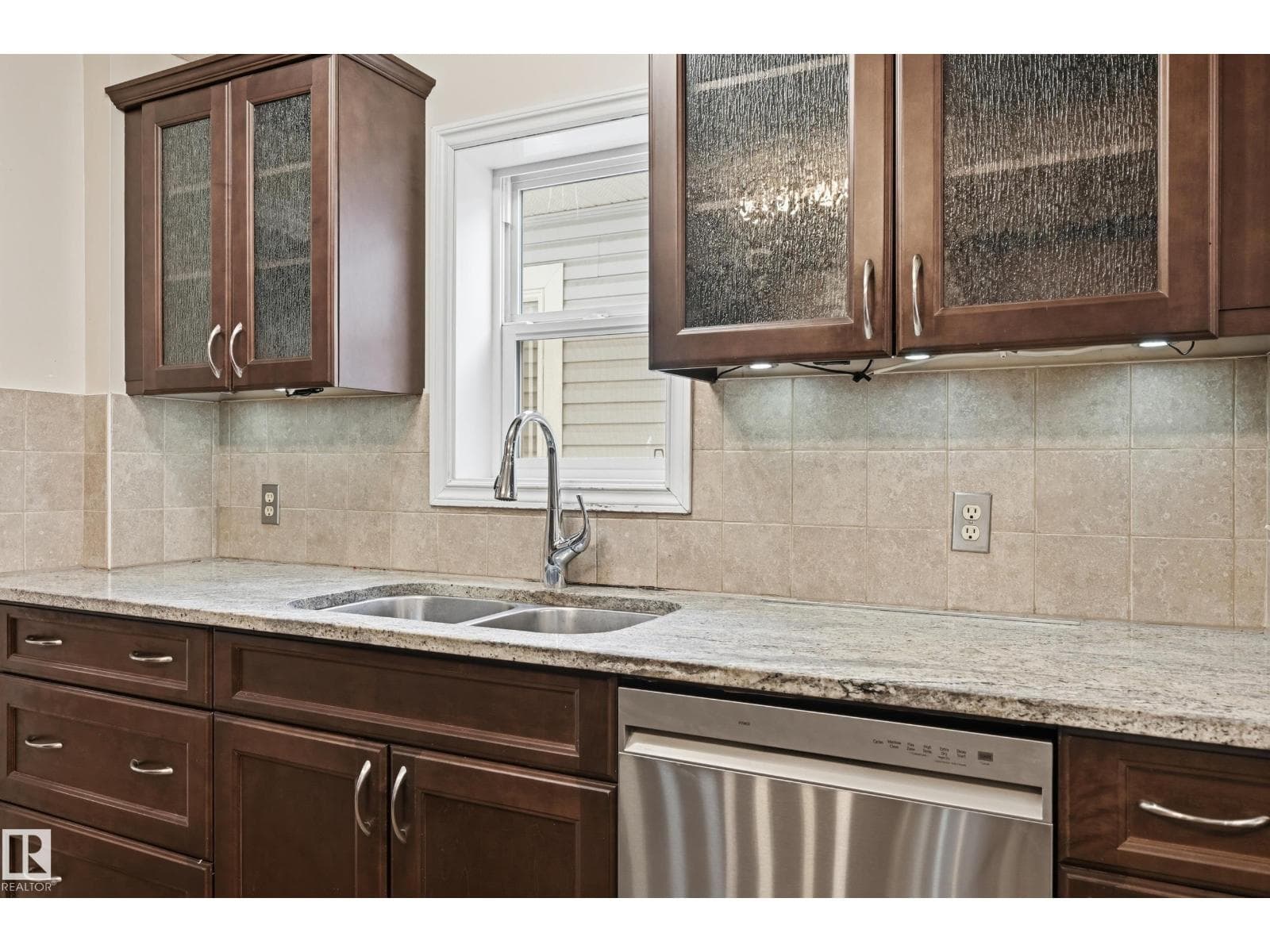 11019 126 ST NW — photo 4