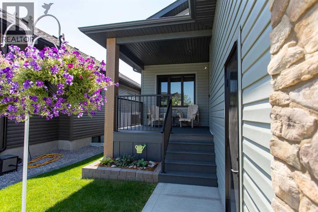 12 Emmett Crescent — photo 3