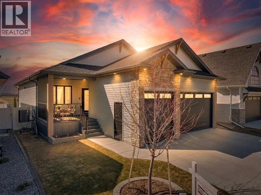 12 Emmett Crescent — photo 2