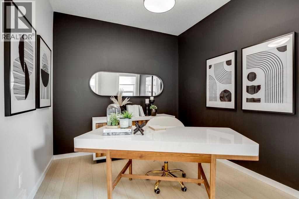 102 Rochester Crescent NW — photo 3