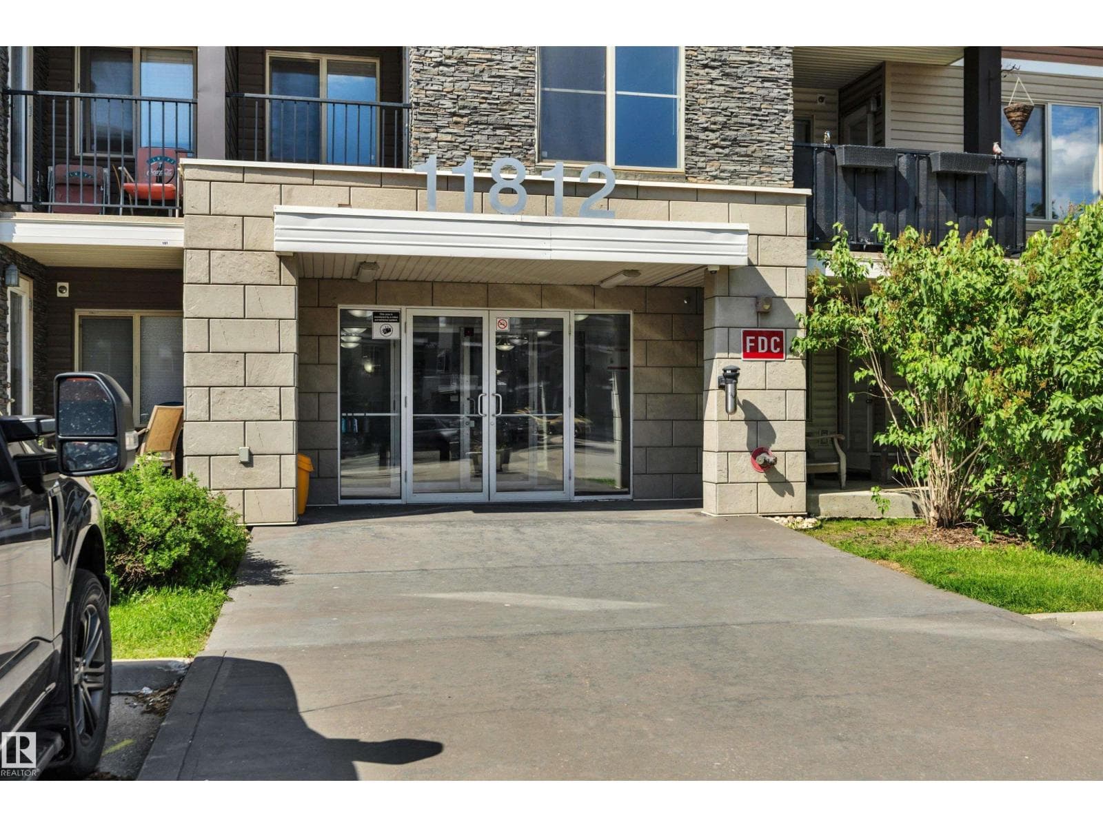 #402 11812 22 AV SW — photo 4