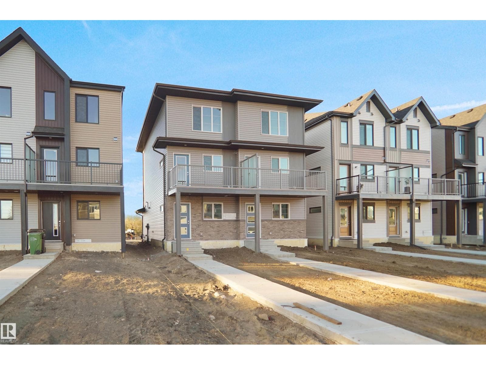 920 19 AV NW