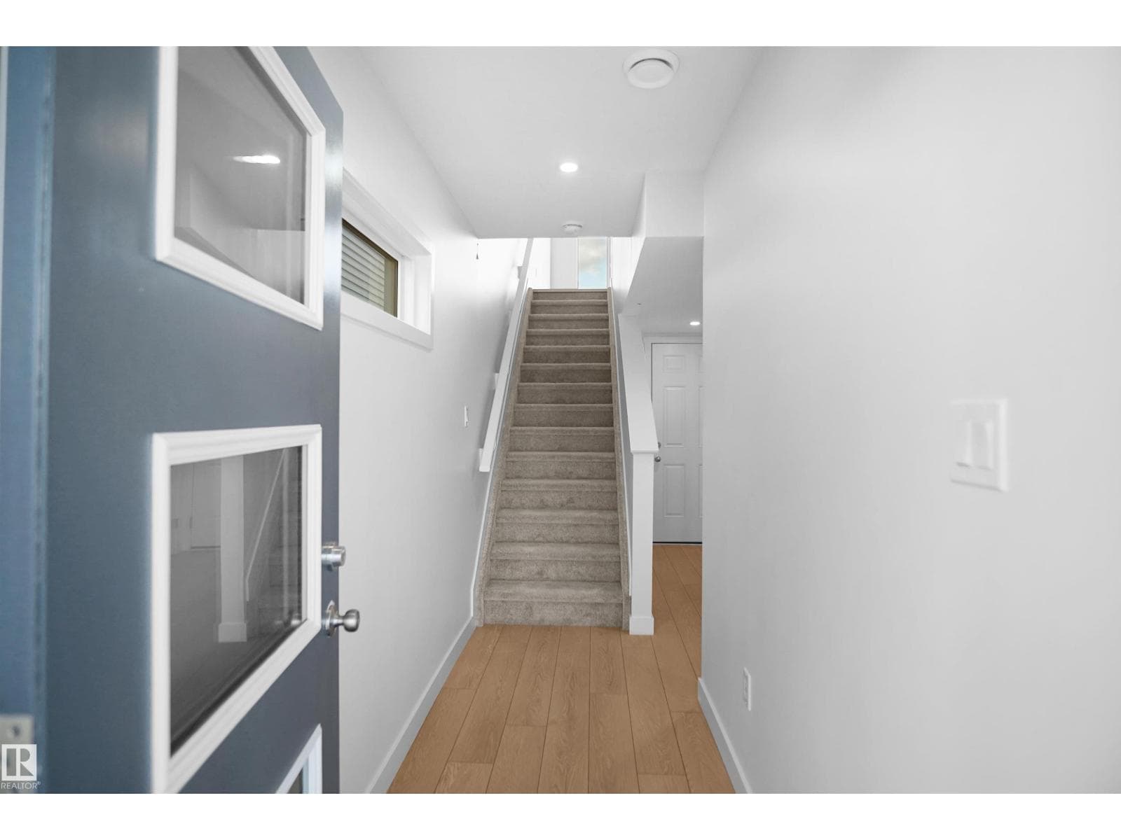 920 19 AV NW — photo 3