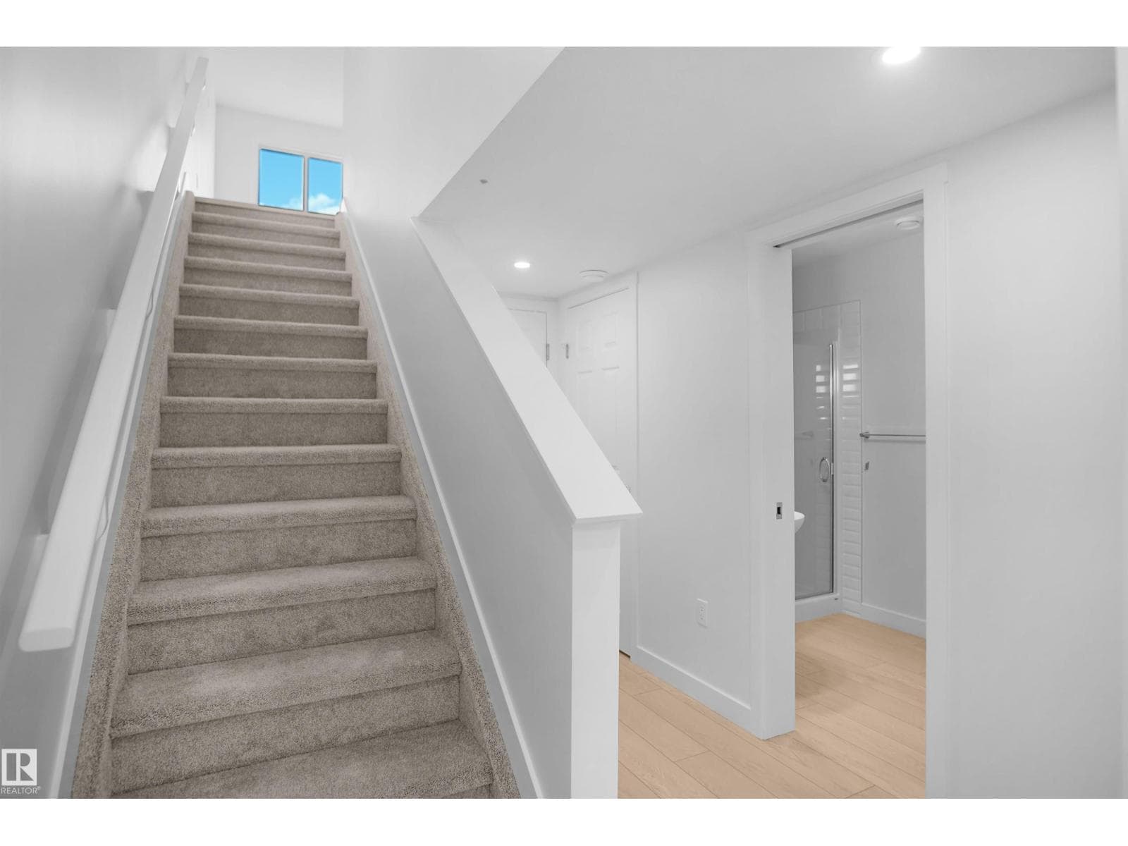 926 19 AV NW — photo 4