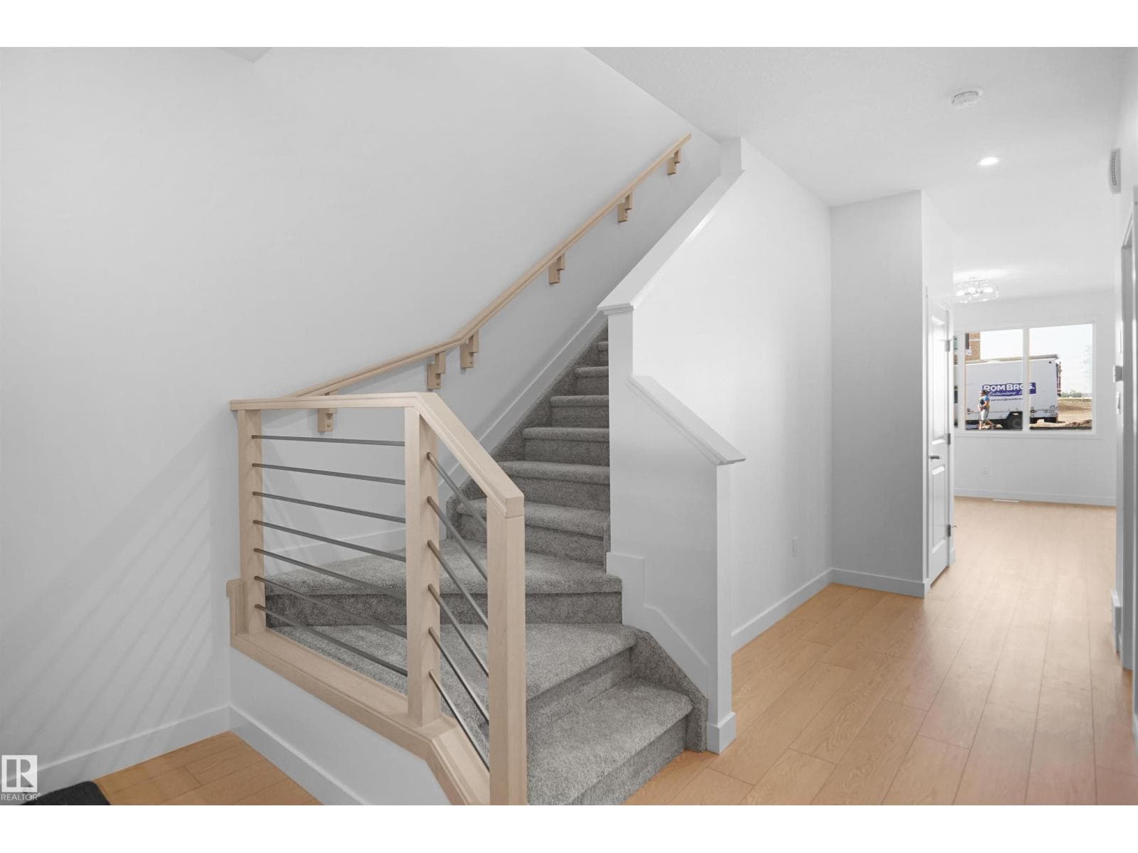 940 17 AV NW — photo 2