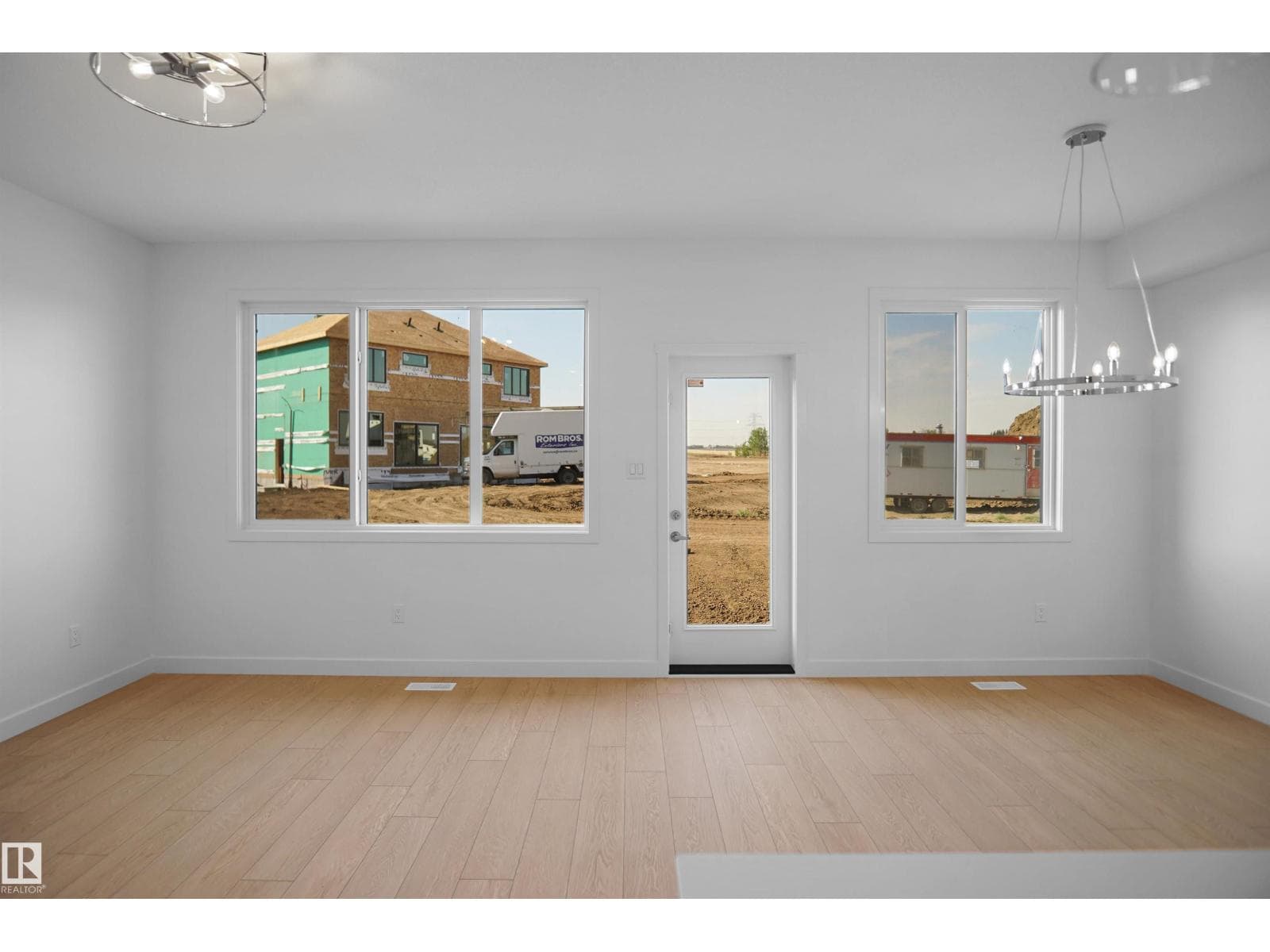 940 17 AV NW — photo 4