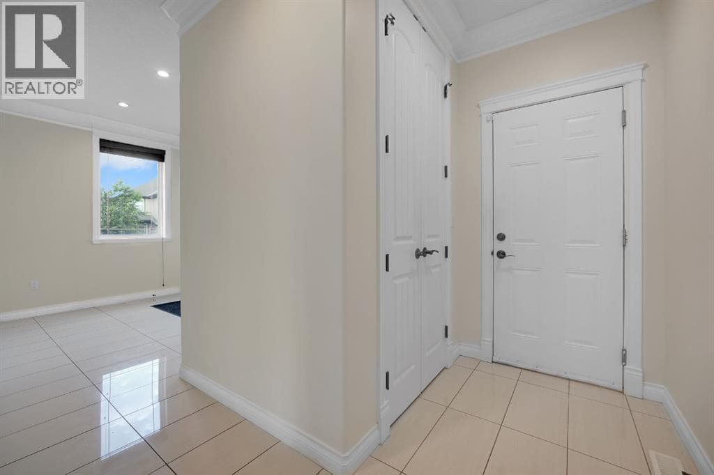 40 Baywater Court SW — photo 5