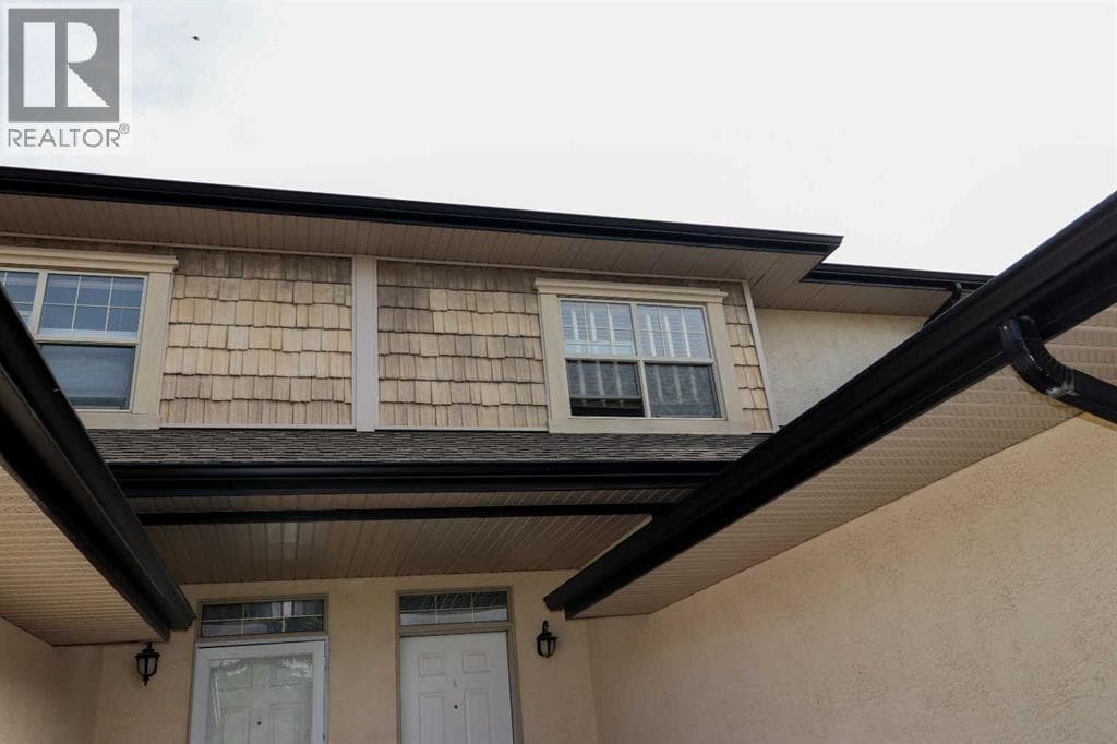 305 Addington Drive — photo 4