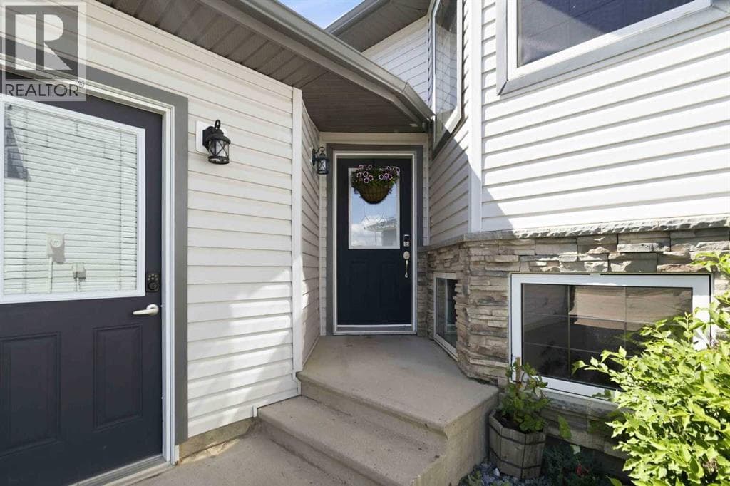 181 Coyote Crescent — photo 2
