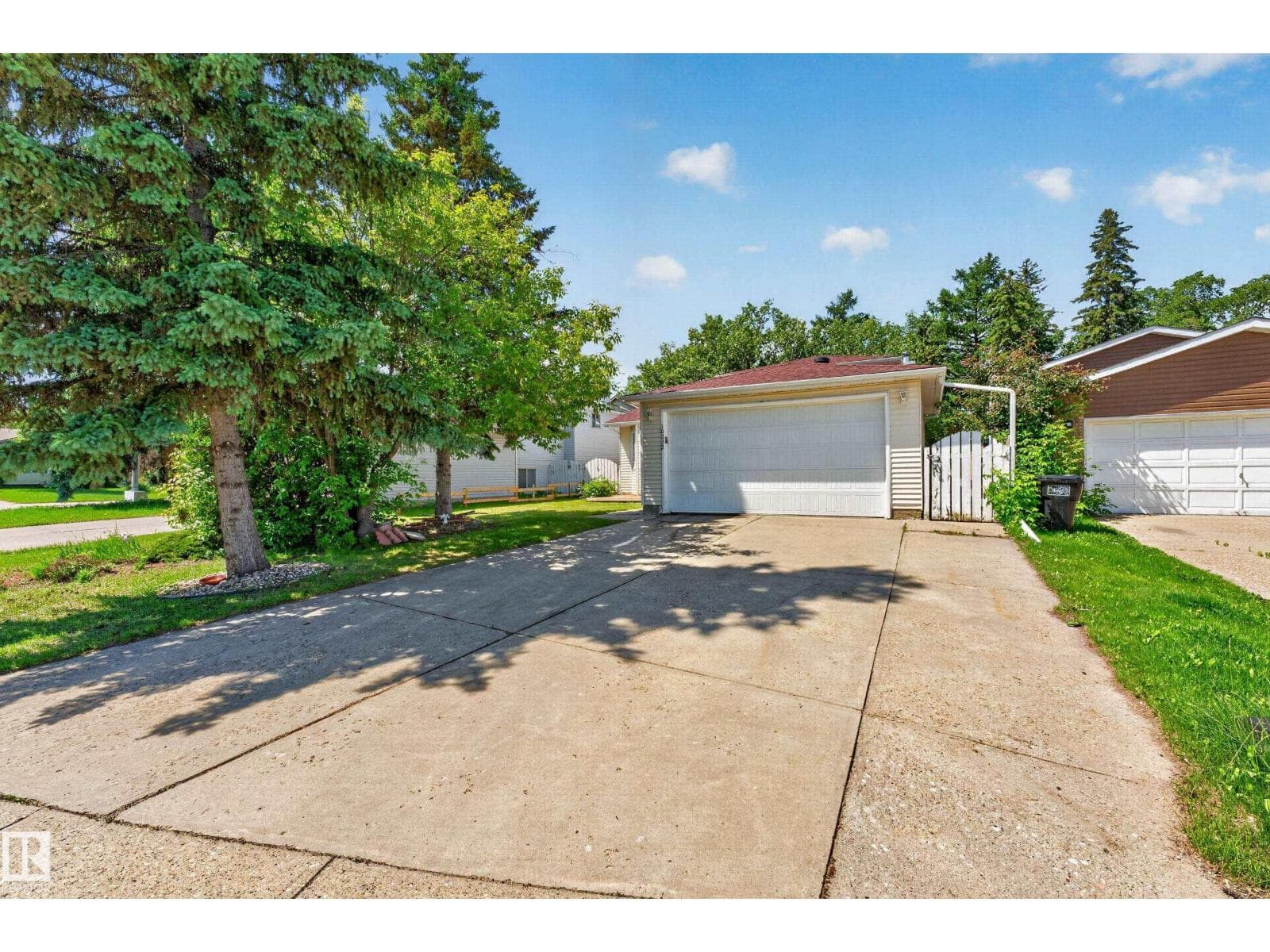 10332 21 AV NW — photo 4