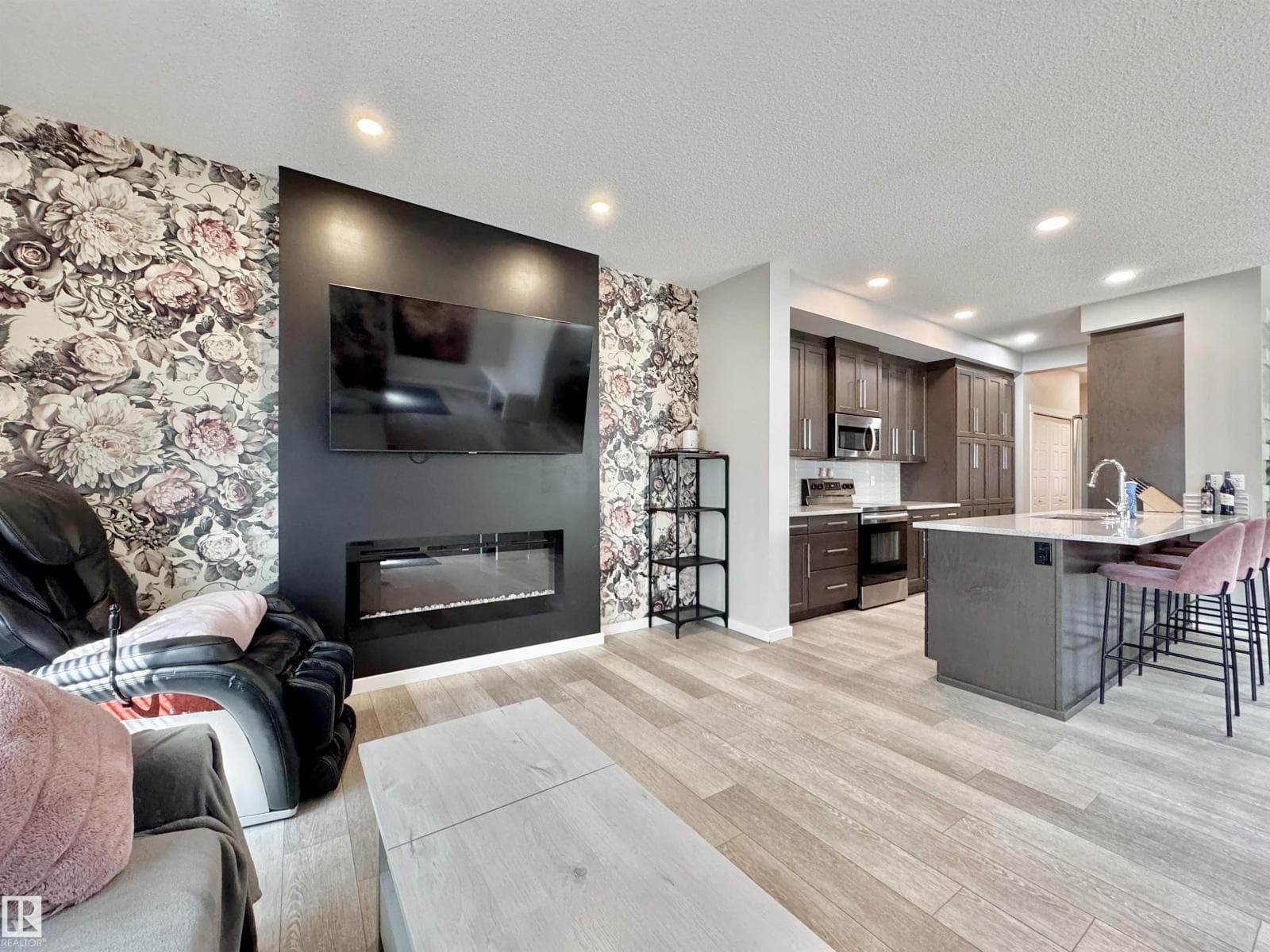 302 BALSAM LI