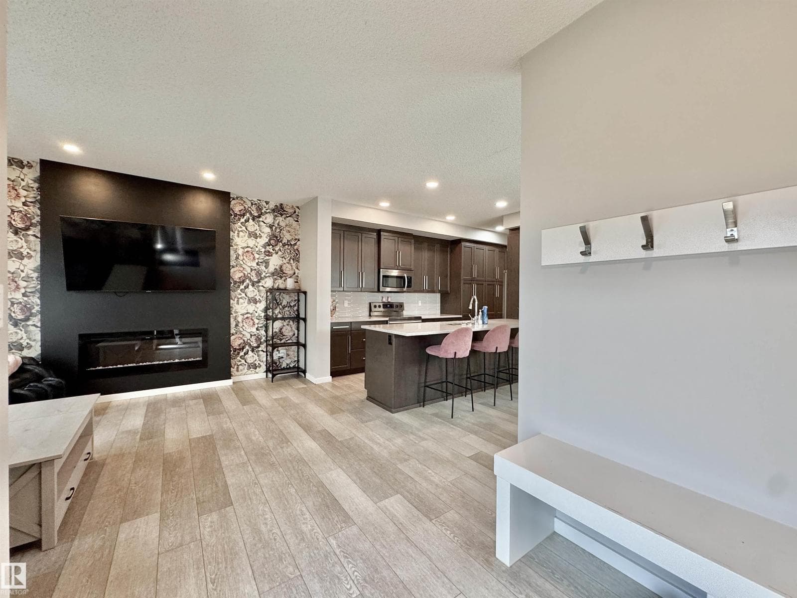 302 BALSAM LI — photo 4