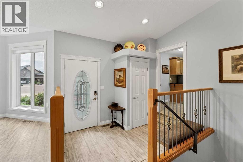 28 Sierra Close SW — photo 4