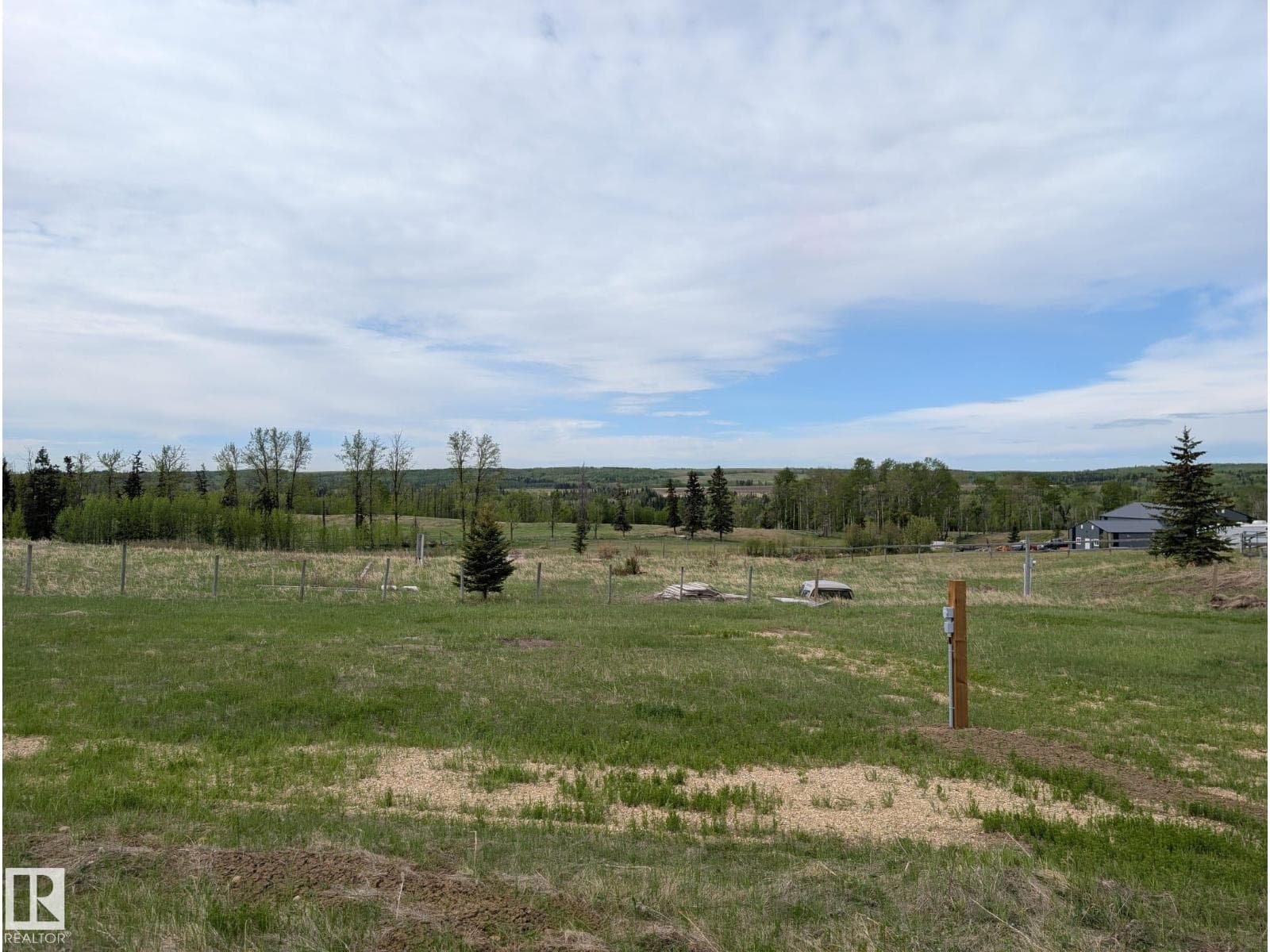 505 Fieldstone Pl RR2 — photo 4