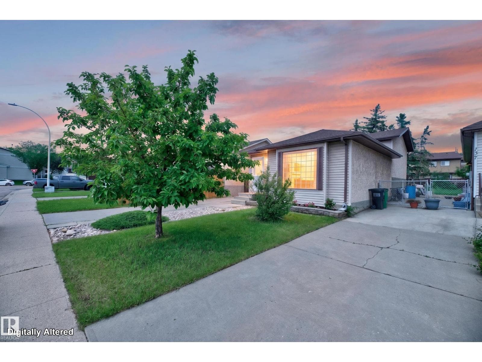 135 Hyndman CR NW