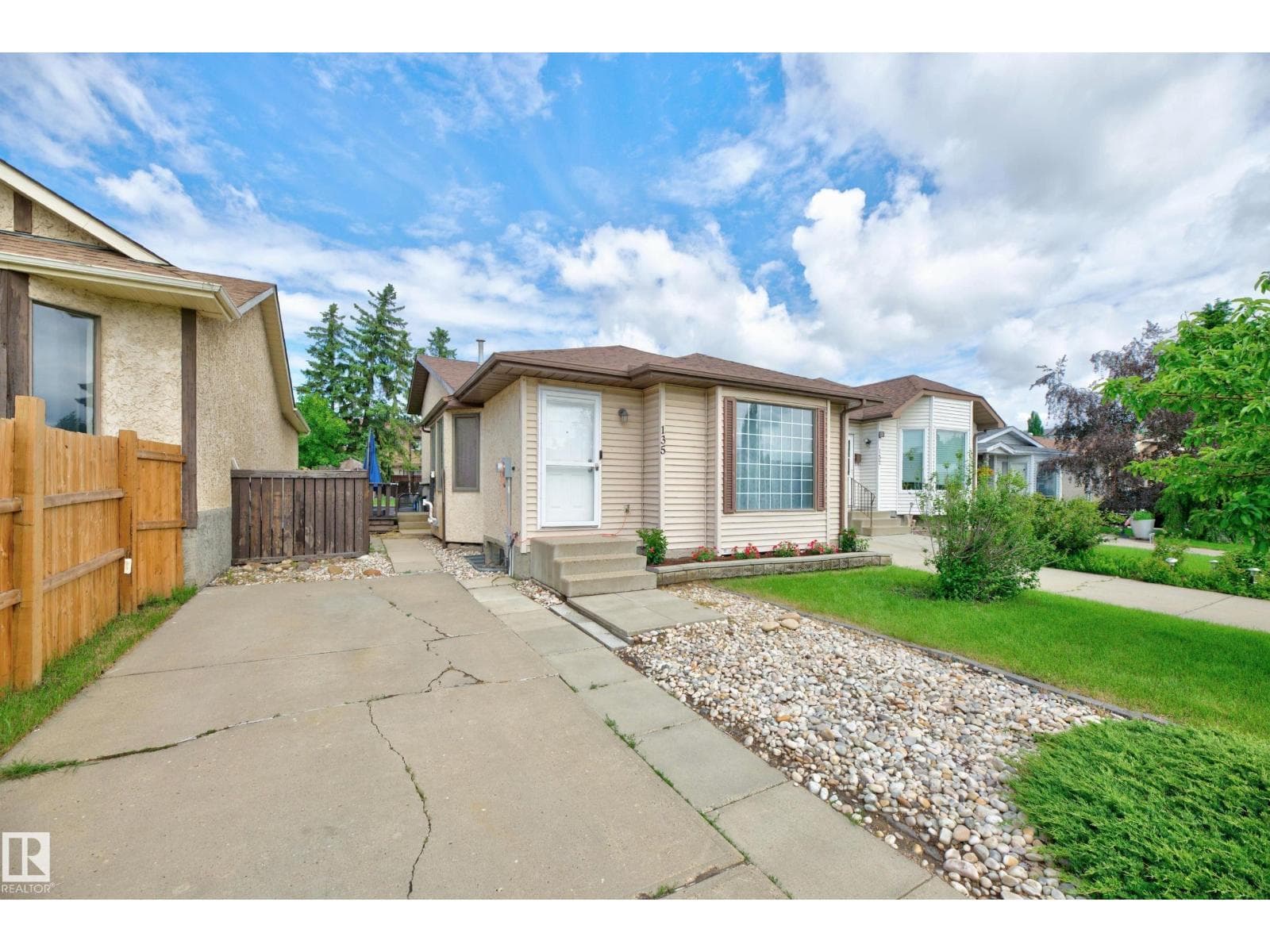 135 Hyndman CR NW — photo 2