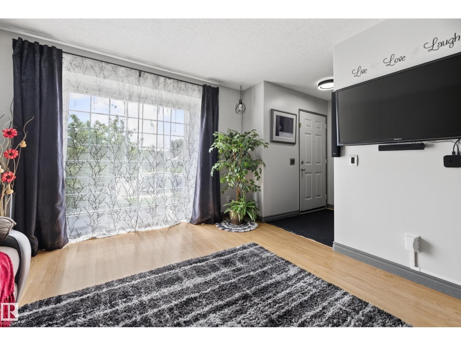 135 Hyndman CR NW — photo 4
