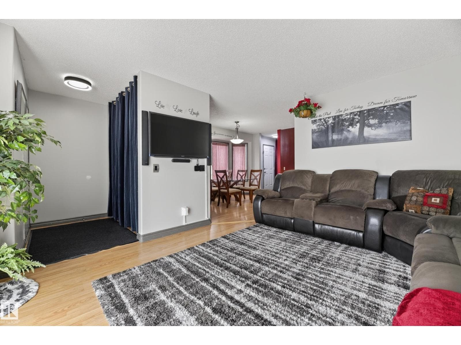 135 Hyndman CR NW — photo 5