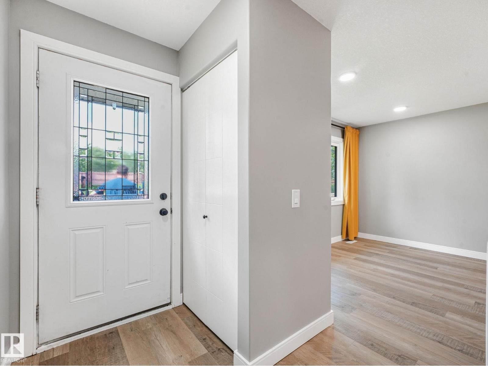 5421 22 AV NW — photo 4
