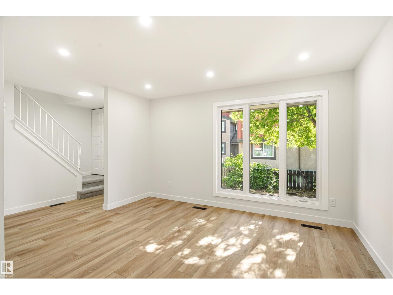 18217 84 AV NW NW — photo 3