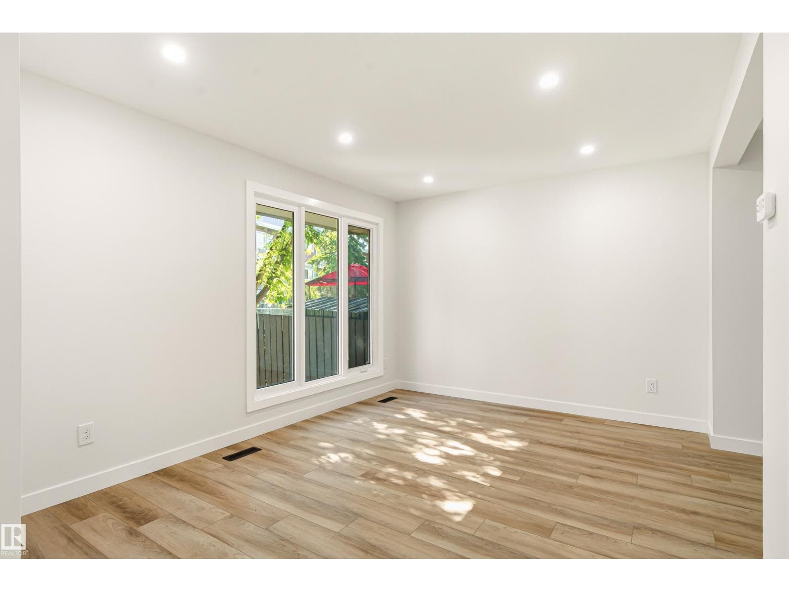 18217 84 AV NW NW — photo 5