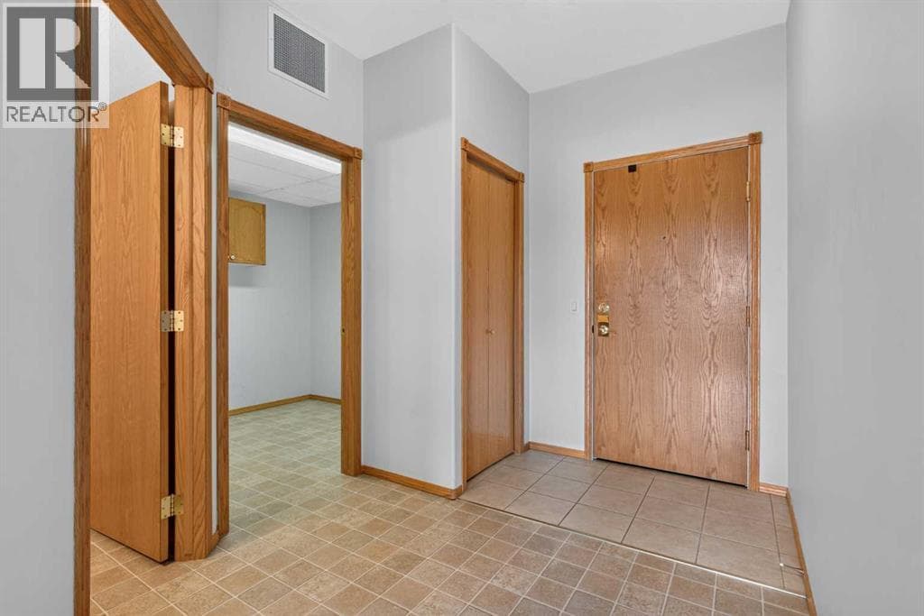 325, 728 Country Hills Road NW — photo 3