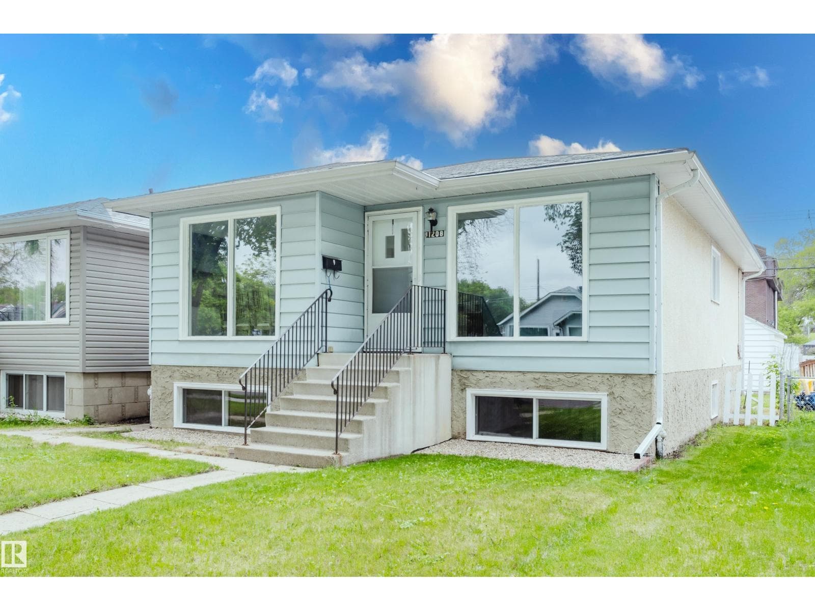 11208 69 ST NW