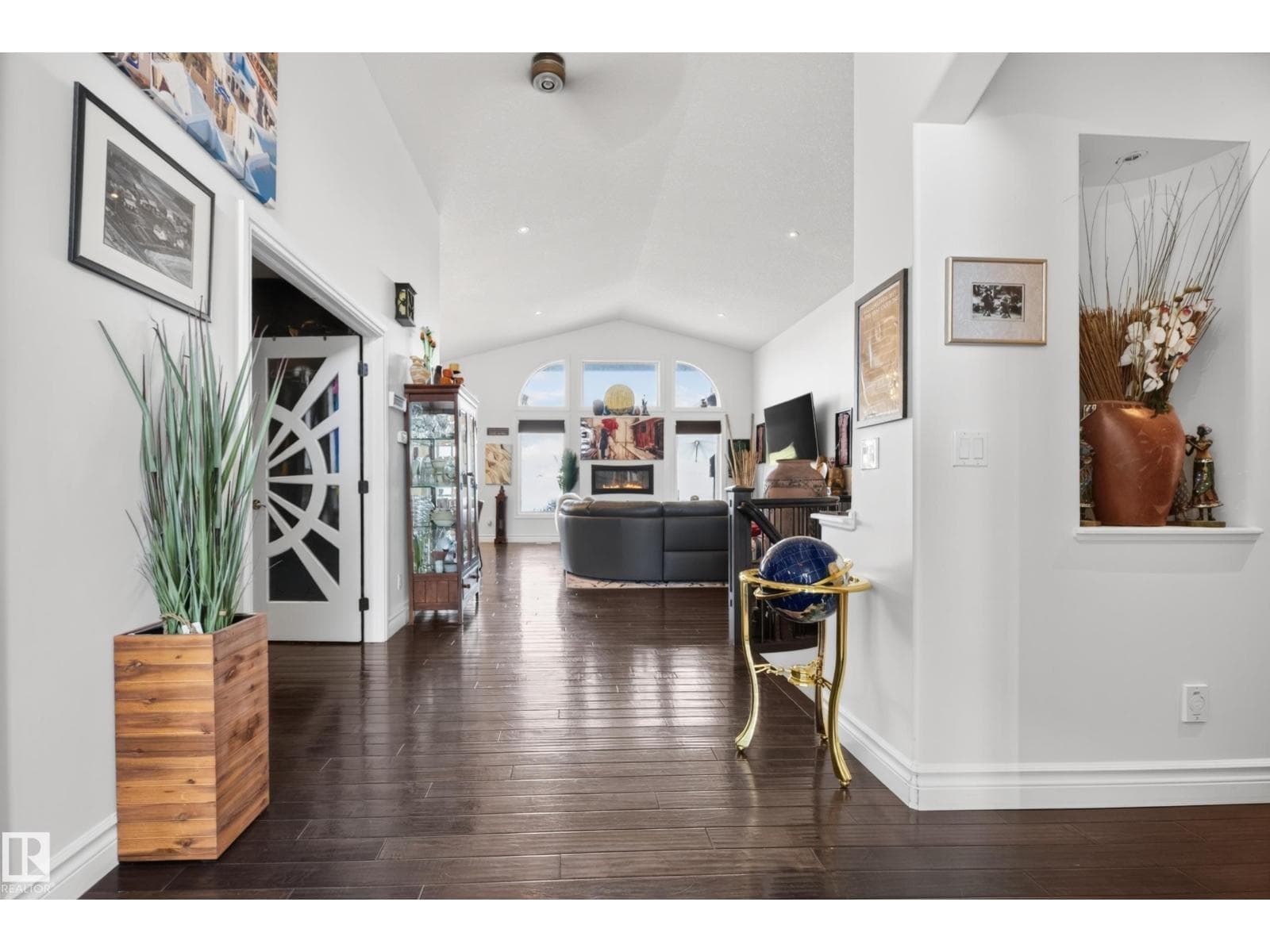 6410 38 AV — photo 5
