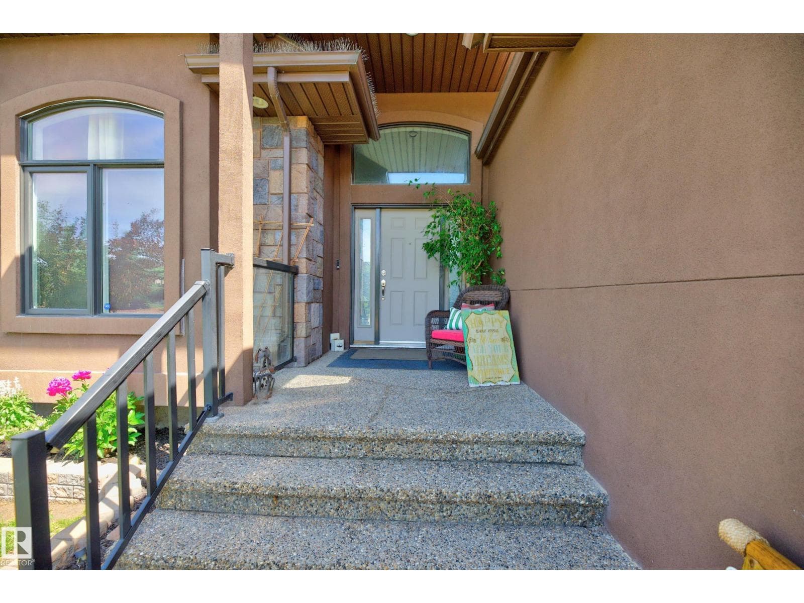 6410 38 AV — photo 4