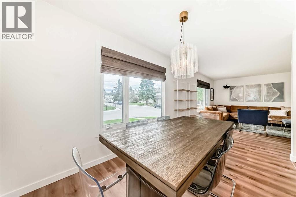 584 Woodhill Place SW — photo 5