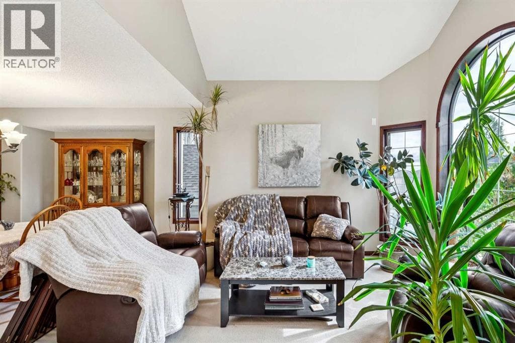 27 Valley Creek Bay NW — photo 4