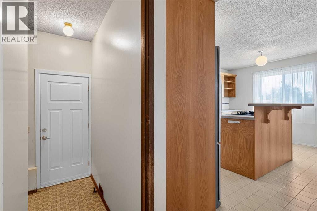 3 bed 1 bath single family at 359 Maitland Crescent NE — $449,900 — photo 11