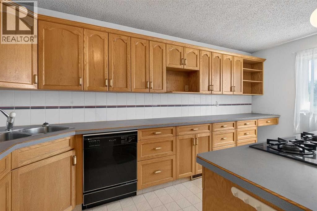 3 bed 1 bath single family at 359 Maitland Crescent NE — $449,900 — photo 9