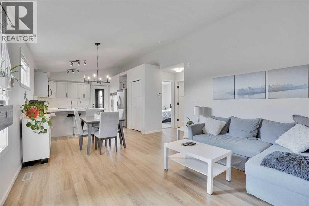 244 Thomlison Avenue — photo 3