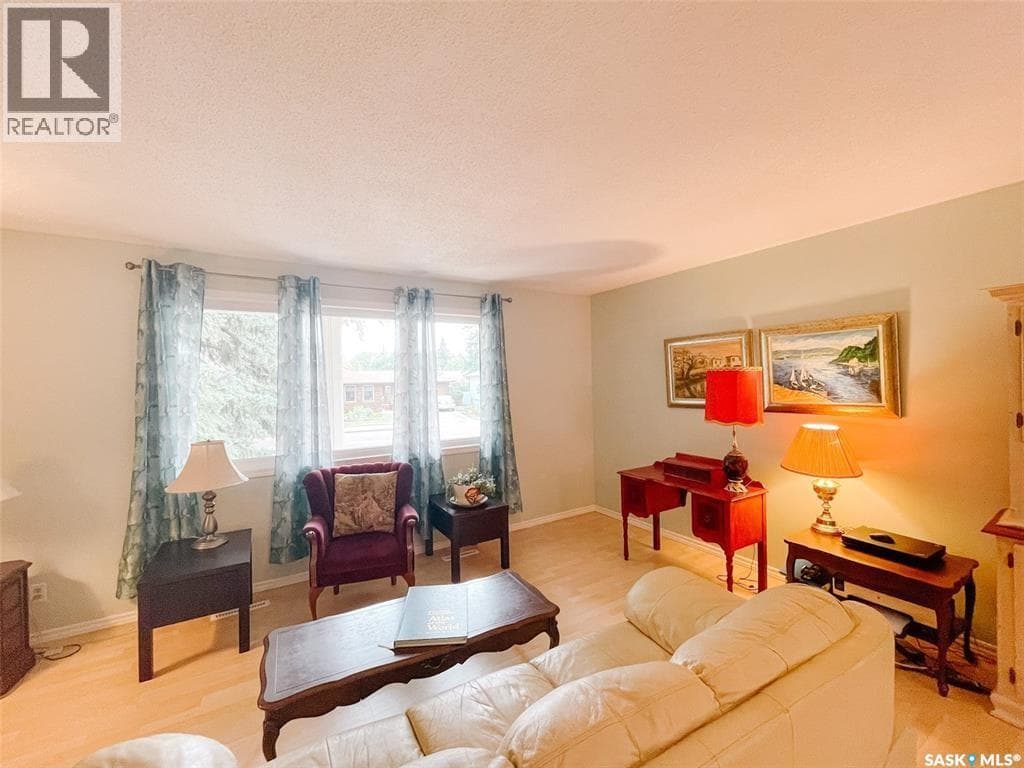 5 bed 2 bath single family at 1617 Ruth STREET E — $549,900 — photo 8