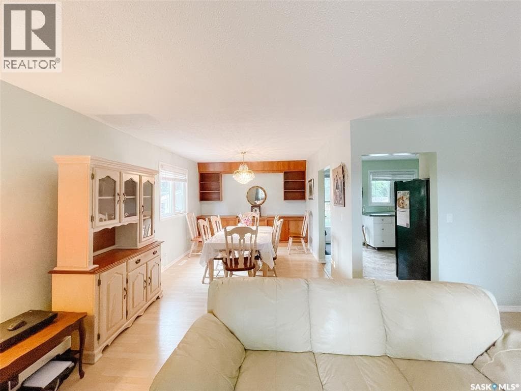 5 bed 2 bath single family at 1617 Ruth STREET E — $549,900 — photo 9