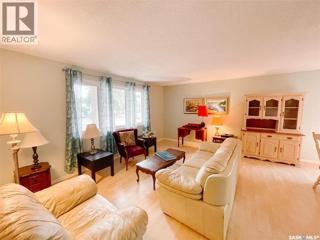 5 bed 2 bath single family at 1617 Ruth STREET E — $549,900 — photo 6