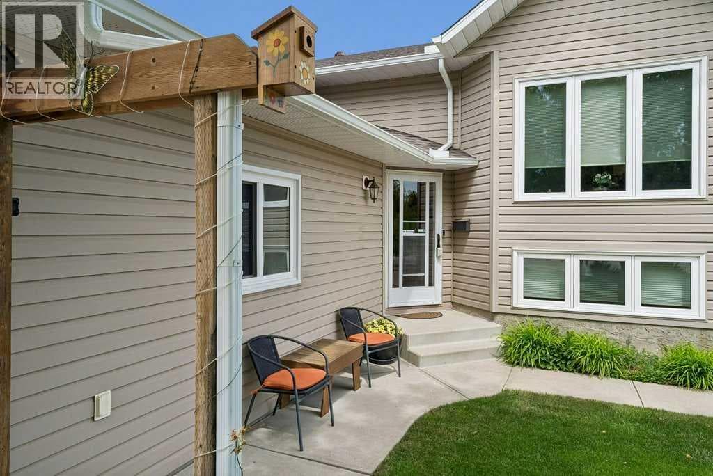 44 Macewan Ridge Gate NW — photo 3