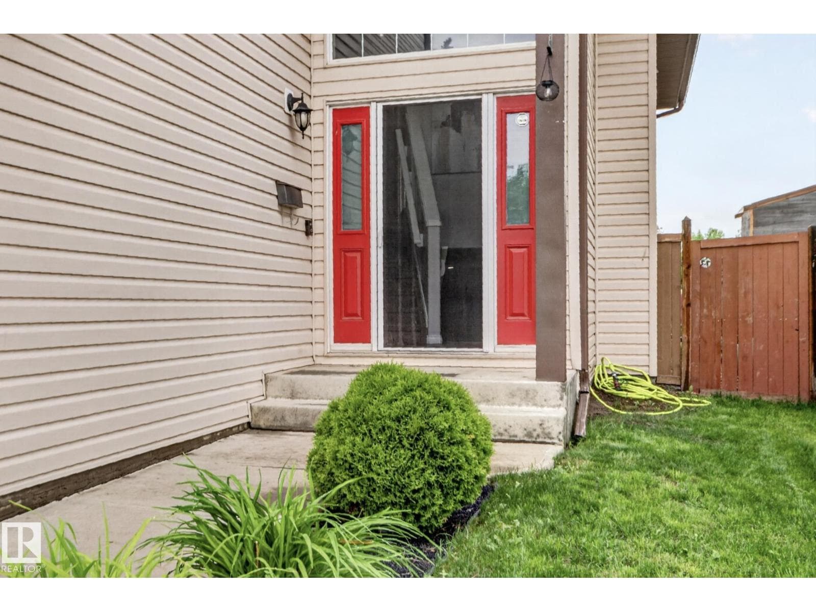5204 159 AV NW — photo 4