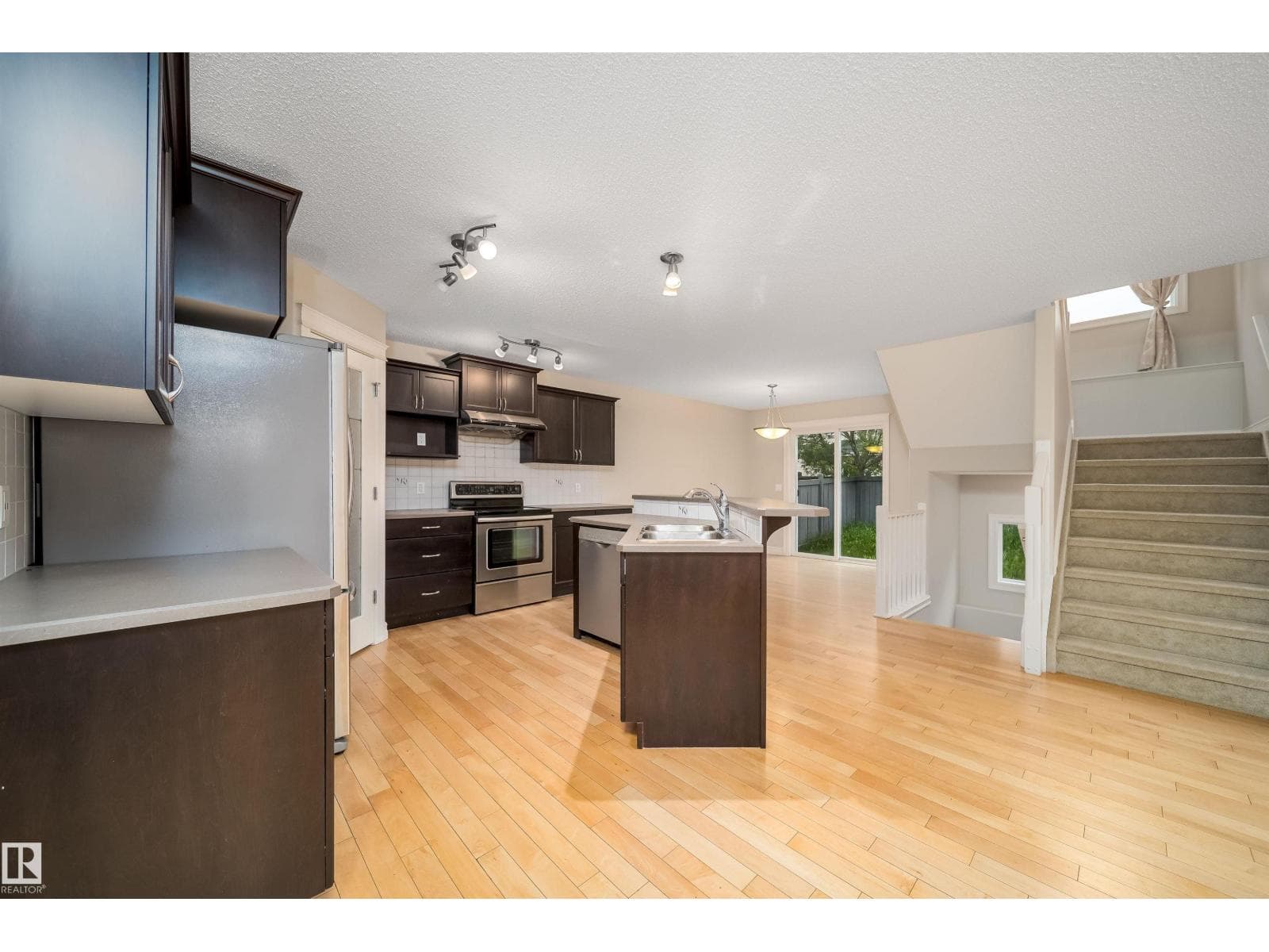 11312 13 AVE SW SW — photo 5