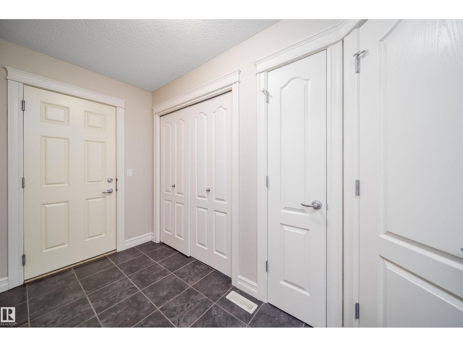 5 bed 4 bath single family at 11312 13 AVE SW SW — $610,000 — photo 9