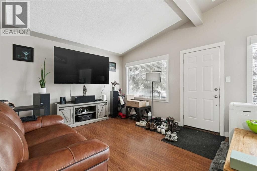 1440 45 Street SW — photo 5
